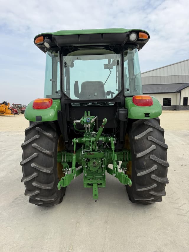 Image of John Deere 5100E equipment image 4