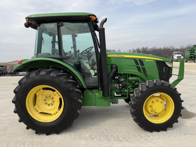 Image of John Deere 5100E equipment image 1