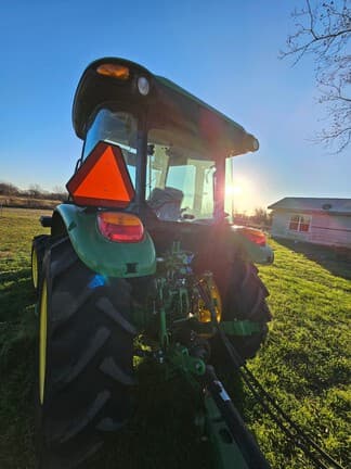 Image of John Deere 5100E equipment image 4