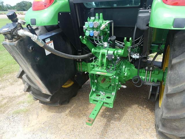 Image of John Deere 5100E equipment image 3