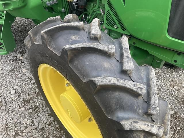 Image of John Deere 5115M equipment image 4