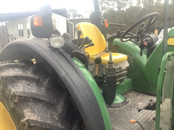 Image of John Deere 5115M equipment image 1