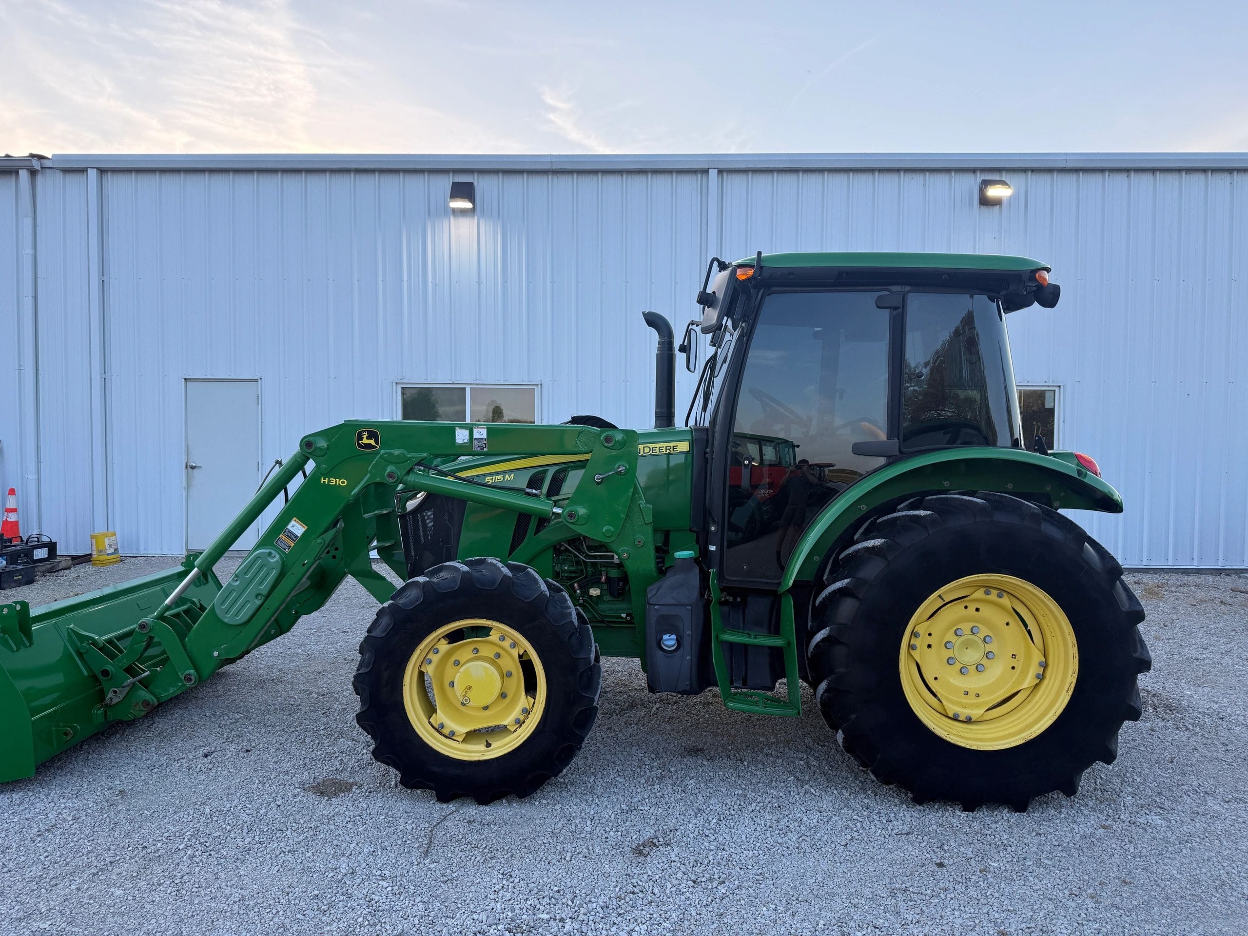 2021 John Deere 5115M Equipment Image0