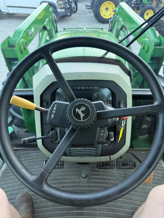 Image of John Deere 5115M equipment image 3