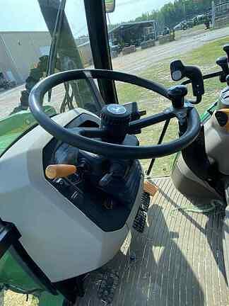 Image of John Deere 5115M equipment image 4