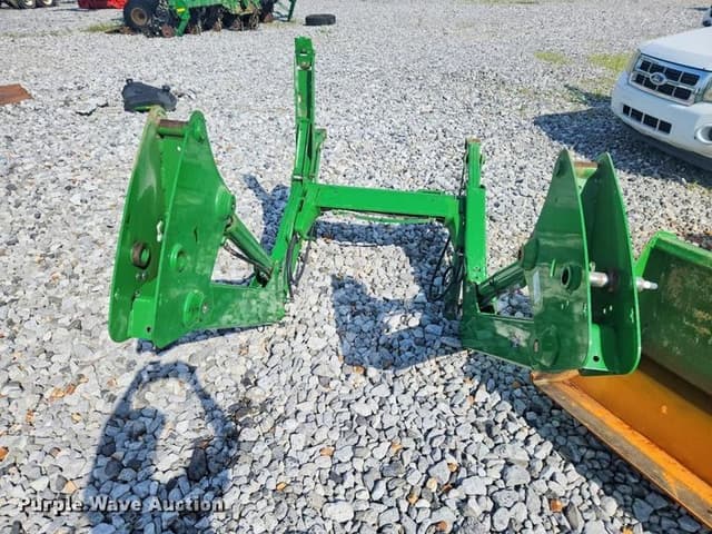 Image of John Deere 520M equipment image 2