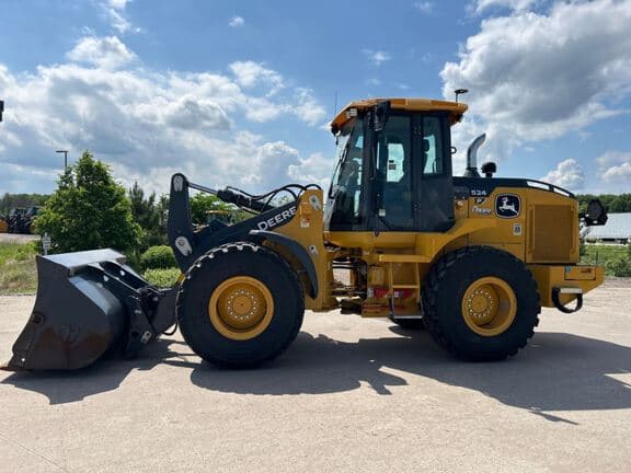 Image of John Deere 524P equipment image 1