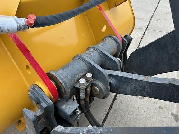 Image of John Deere 544L equipment image 3