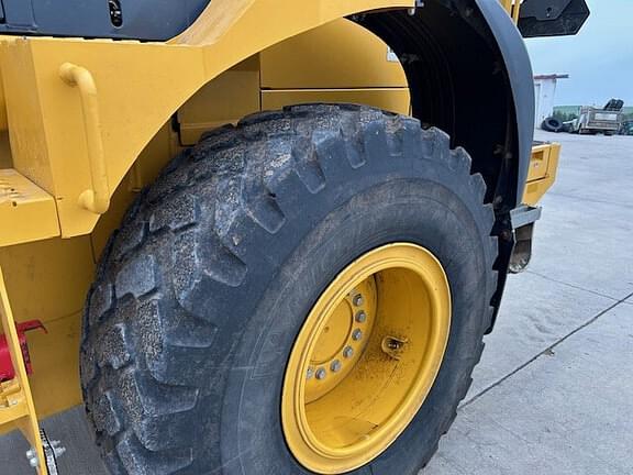 Image of John Deere 544L equipment image 4
