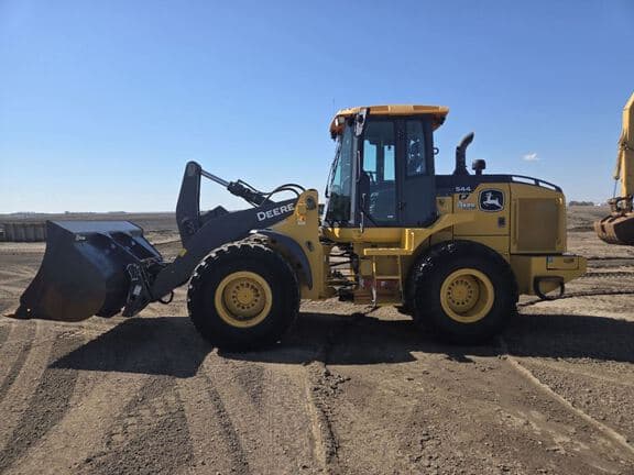 Image of John Deere 544P equipment image 1