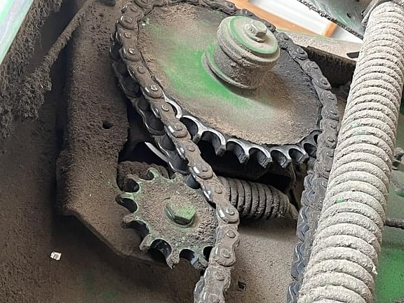 Image of John Deere 560M equipment image 2