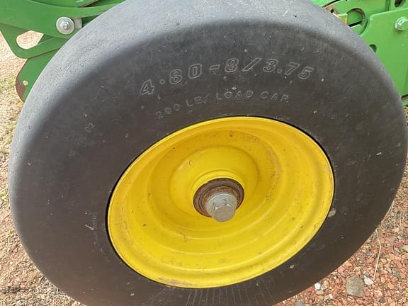 Image of John Deere 560M equipment image 4