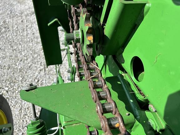 Image of John Deere 560M equipment image 4