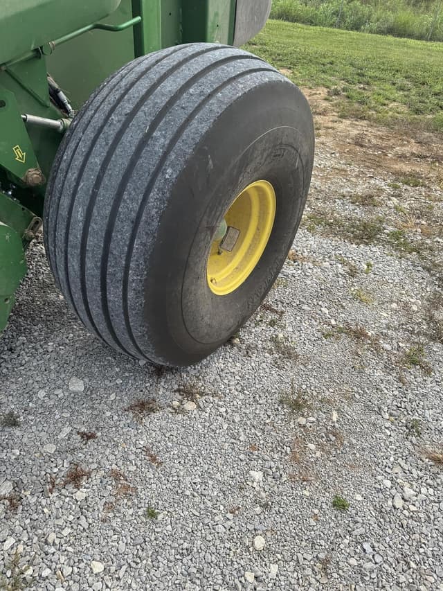 Image of John Deere 560M equipment image 4