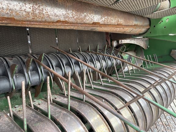 Image of John Deere 560M equipment image 2