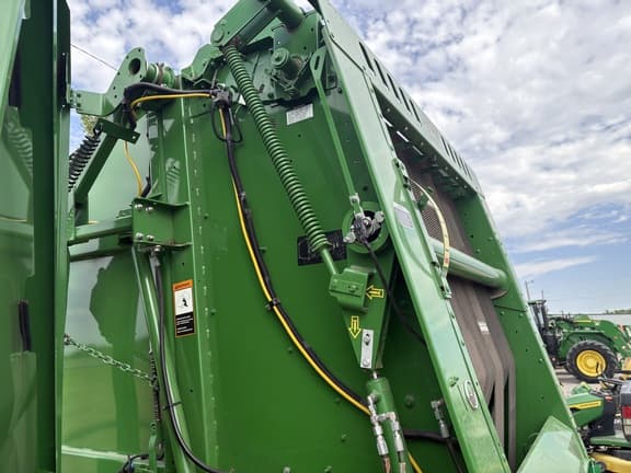 Image of John Deere 560M equipment image 4