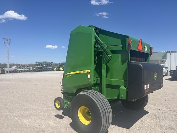 Image of John Deere 560M equipment image 3