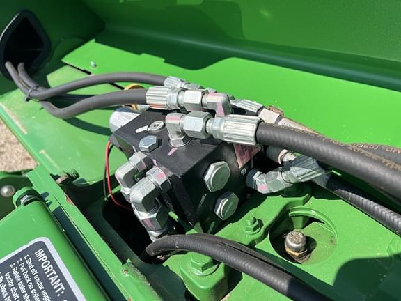Image of John Deere 560M equipment image 4