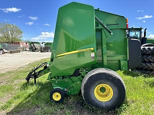 Main image John Deere 560M 7