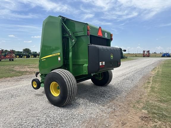 Image of John Deere 560M equipment image 4