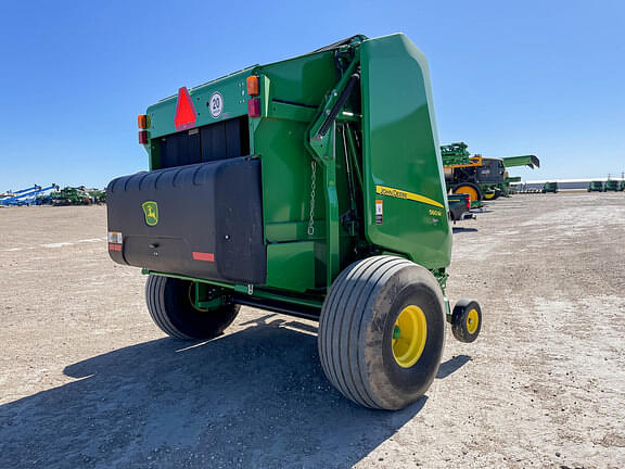 Image of John Deere 560M equipment image 4