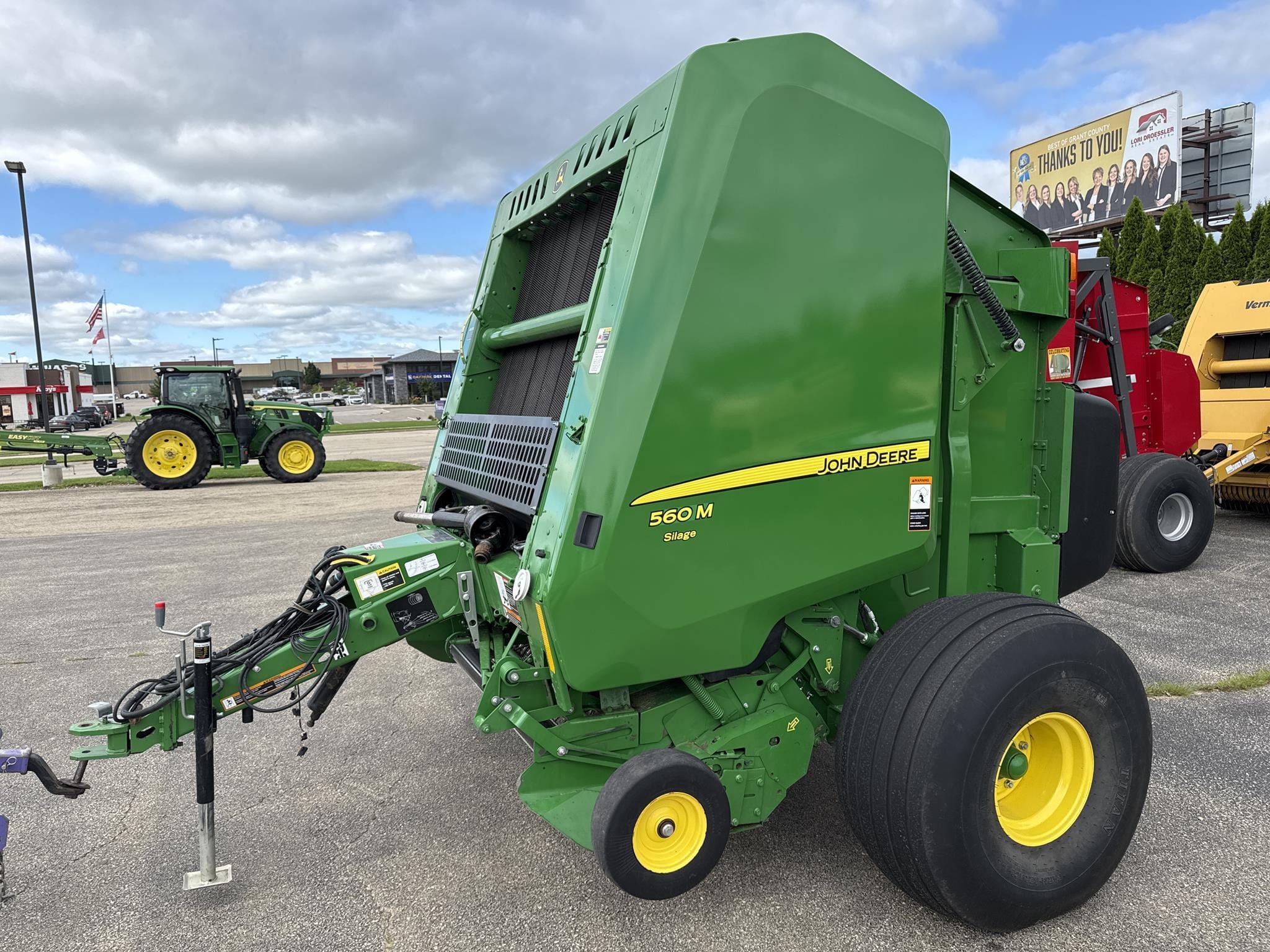 2021 John Deere 560M Silage Equipment Image0