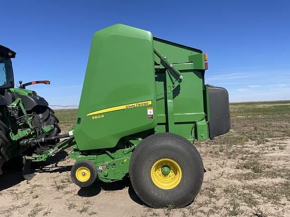 Tractor Zoom - 2021 John Deere 560R