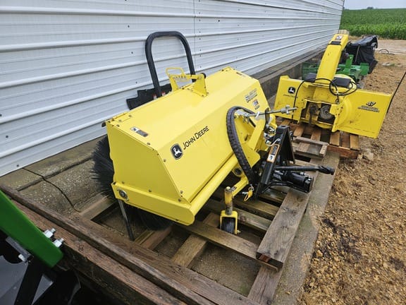 2021 John Deere 60&quot; Broom Equipment Image0