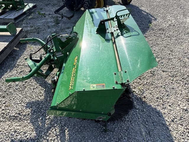 Image of John Deere 60 Heavy Duty Broom equipment image 3