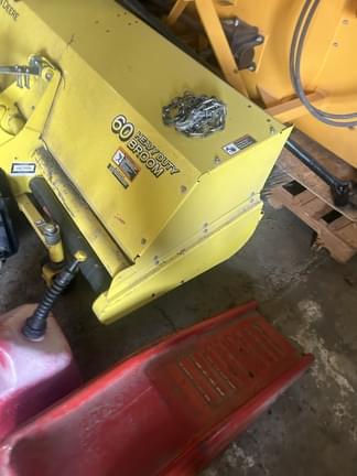 Image of John Deere 60 Heavy Duty Broom equipment image 4