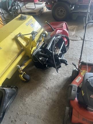 Image of John Deere 60 Heavy Duty Broom equipment image 1