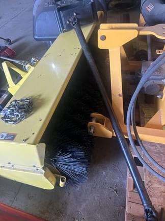 Image of John Deere 60 Heavy Duty Broom equipment image 3
