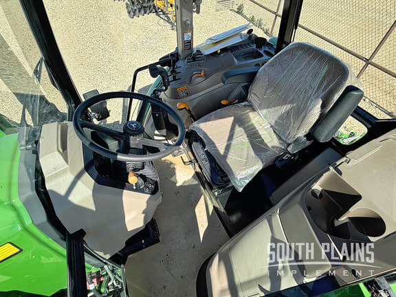 Image of John Deere 6105E equipment image 4