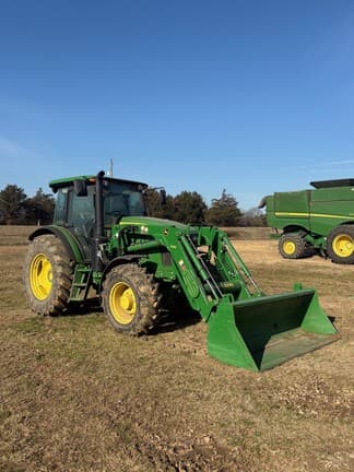 Main image John Deere 6105E
