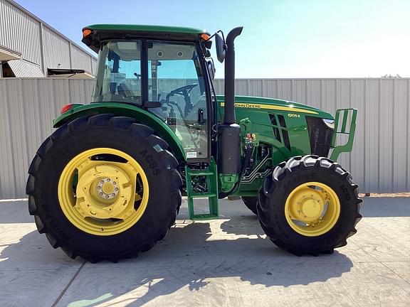 Image of John Deere 6105E equipment image 3