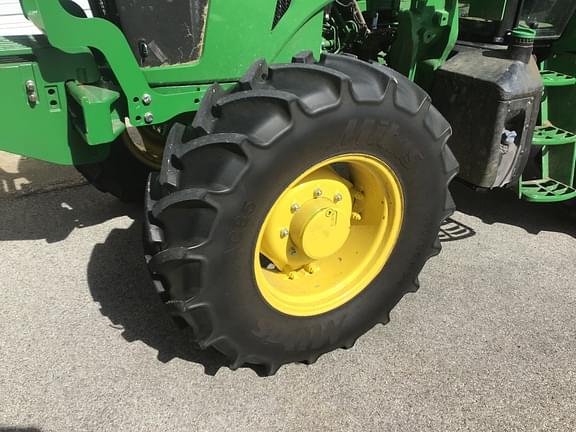 Image of John Deere 6105E equipment image 4