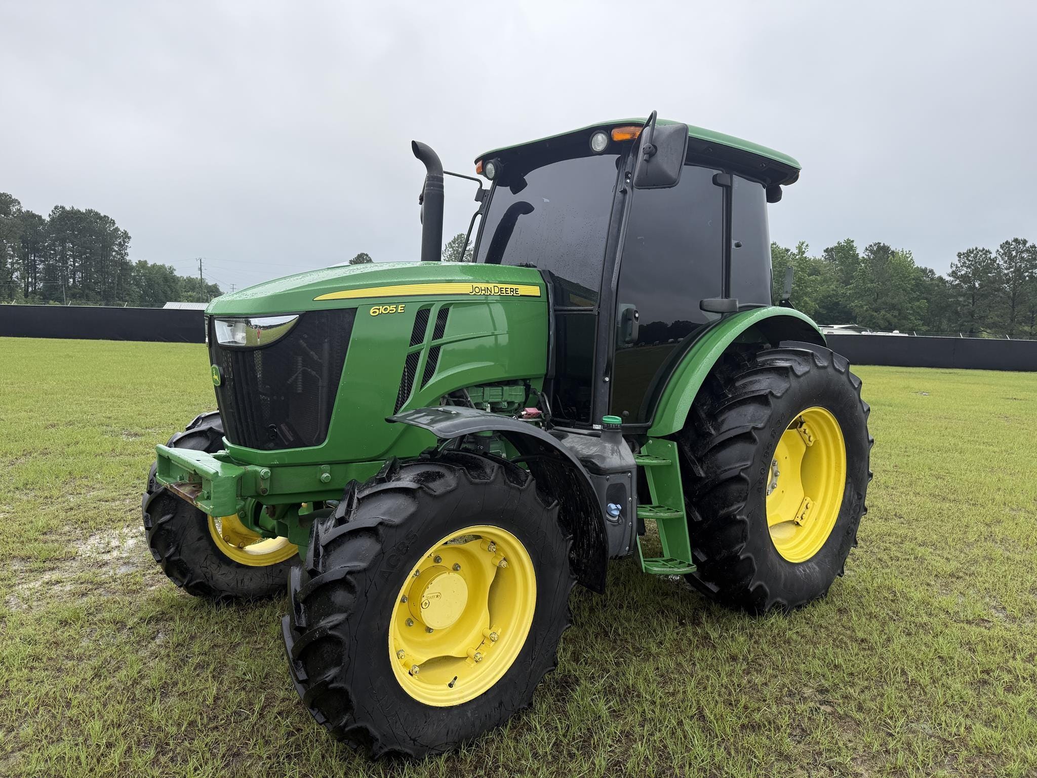 2021 John Deere 6105E Equipment Image0