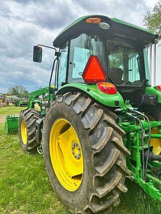 Image of John Deere 6105E equipment image 3