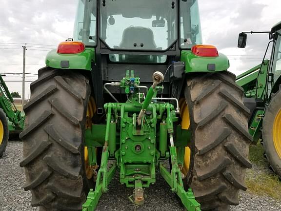 Image of John Deere 6105E equipment image 4