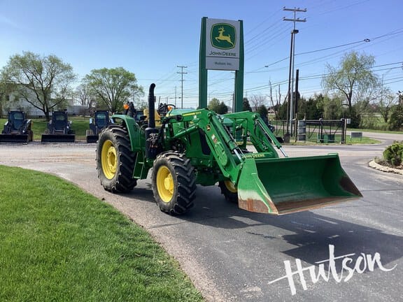 Main image John Deere 6105E