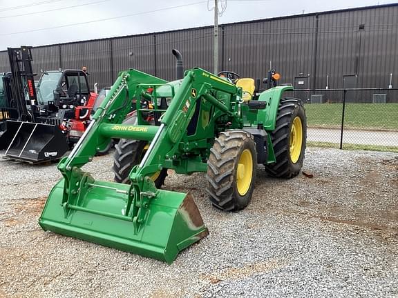 Image of John Deere 6105E equipment image 3