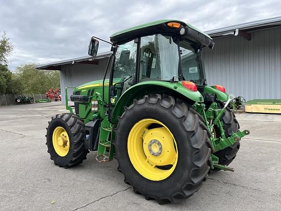 Image of John Deere 6105E equipment image 3