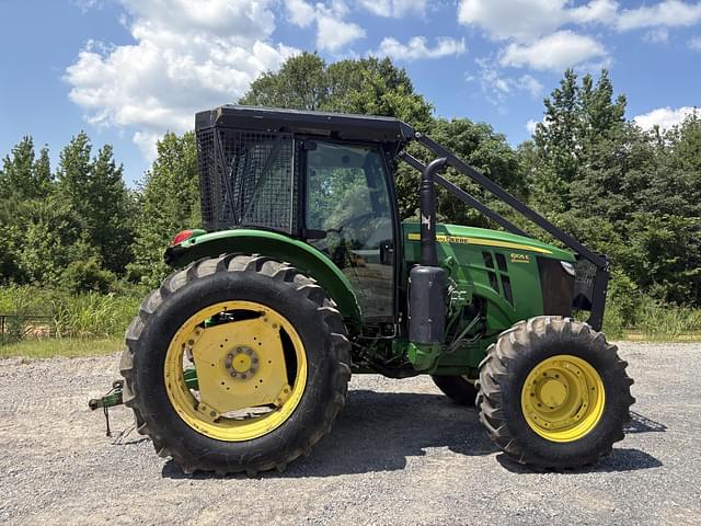 Image of John Deere 6105E equipment image 3