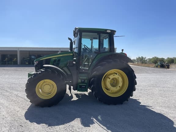 Image of John Deere 6110M equipment image 1