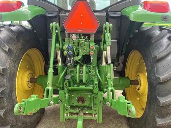 Image of John Deere 6110M equipment image 3