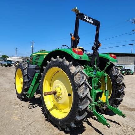 Image of John Deere 6110M equipment image 2