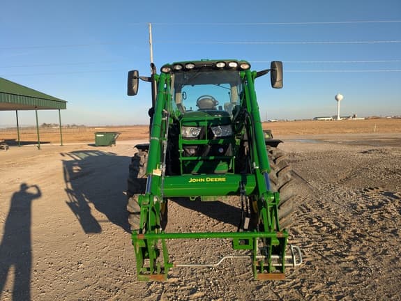Image of John Deere 6110R equipment image 4