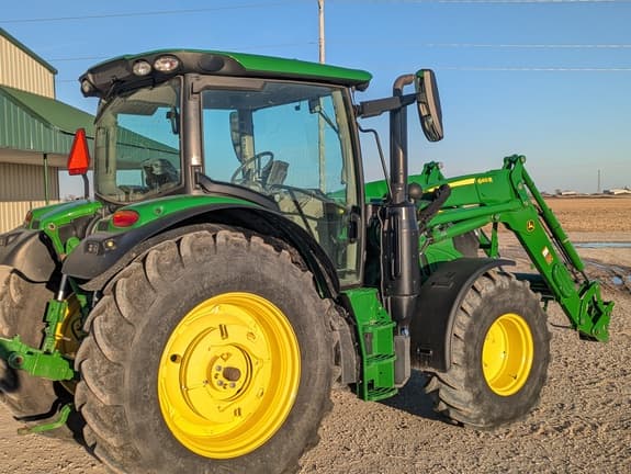 Image of John Deere 6110R equipment image 3