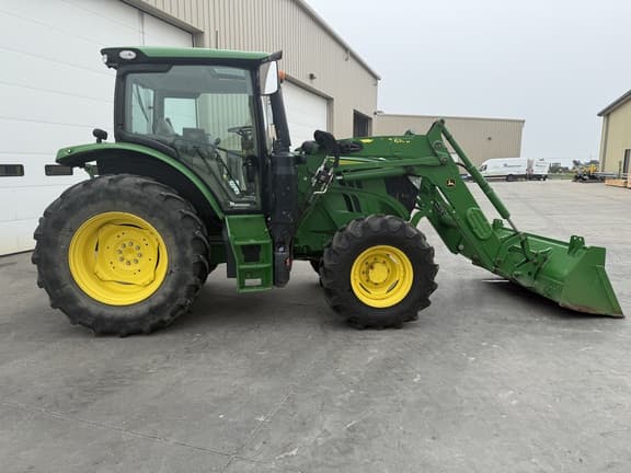 Image of John Deere 6110R equipment image 1