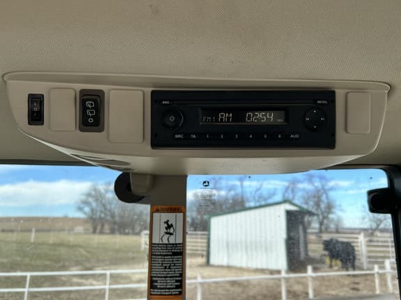 Image of John Deere 6110R equipment image 2